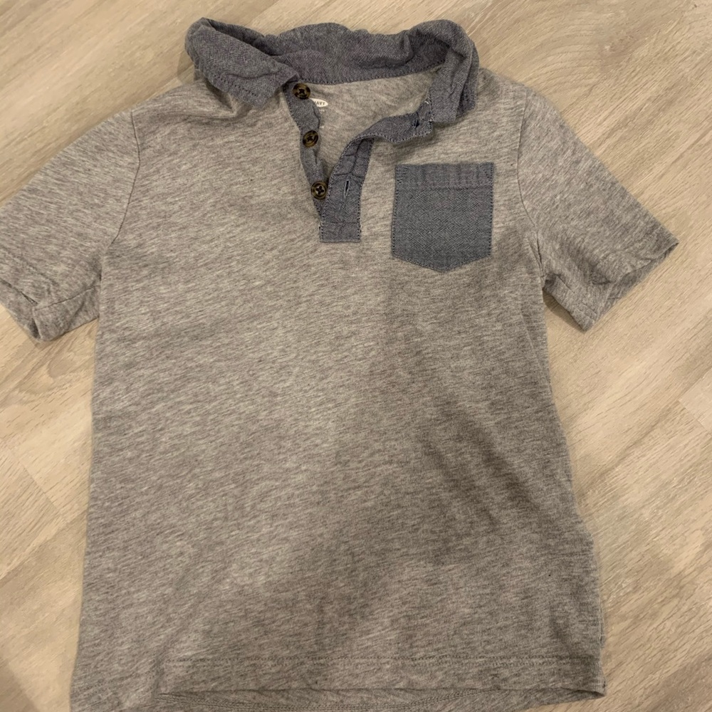 Old Navy Boys Size 5T T-Shirt